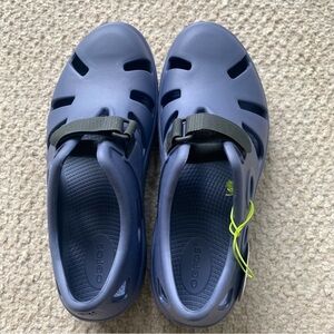 NIB OOFOS OOCANDOO recovery sandals, size 10/41